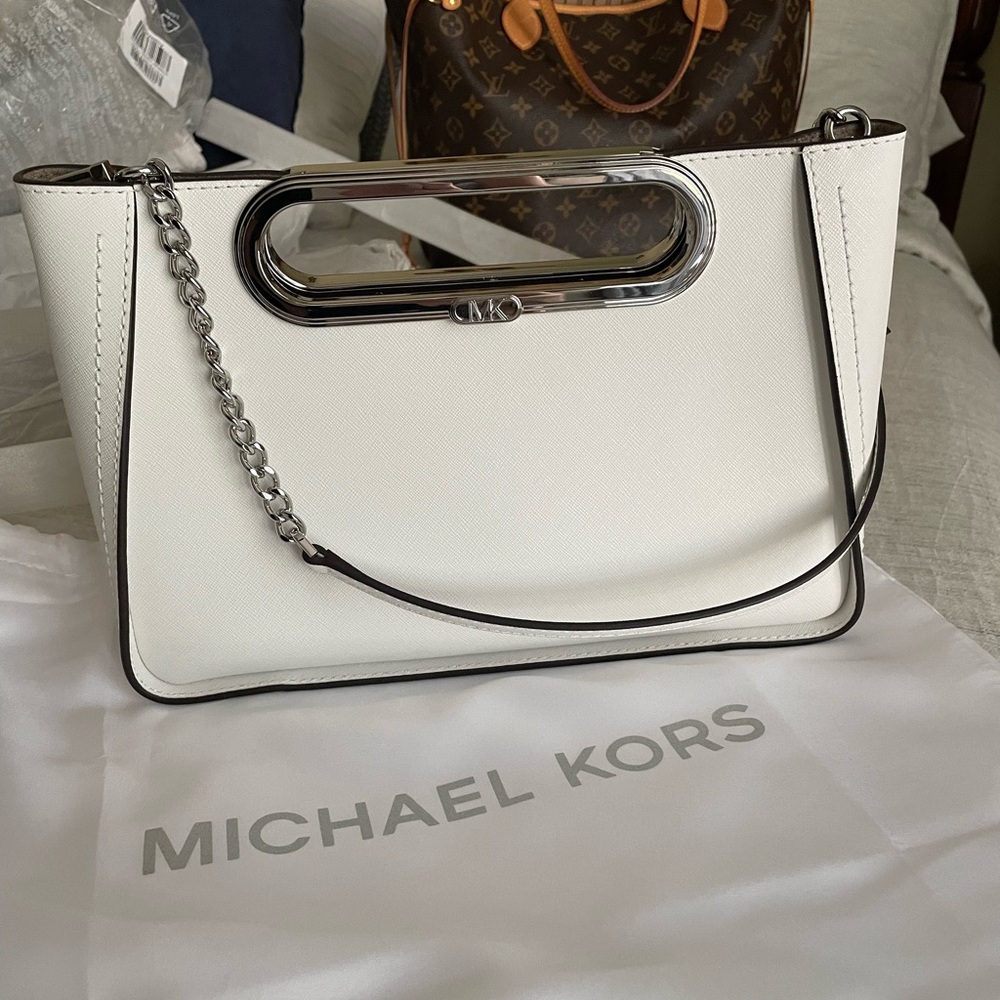 Michael Kors Crossbody/Pouch White Leather Bag